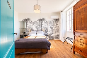 1 bedroom, WiFi, bed sheets - Château Haut Cazevert Guesthouse with Pool, Wi-Fi, and Air Conditioning (Blasimon)