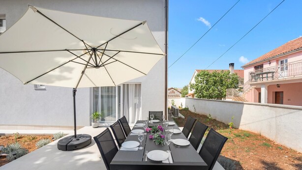 Outdoor dining - Stunning home in Kakma (Kakma)