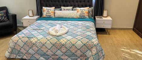 1 habitación, tabla de planchar con plancha, wifi gratis y ropa de cama