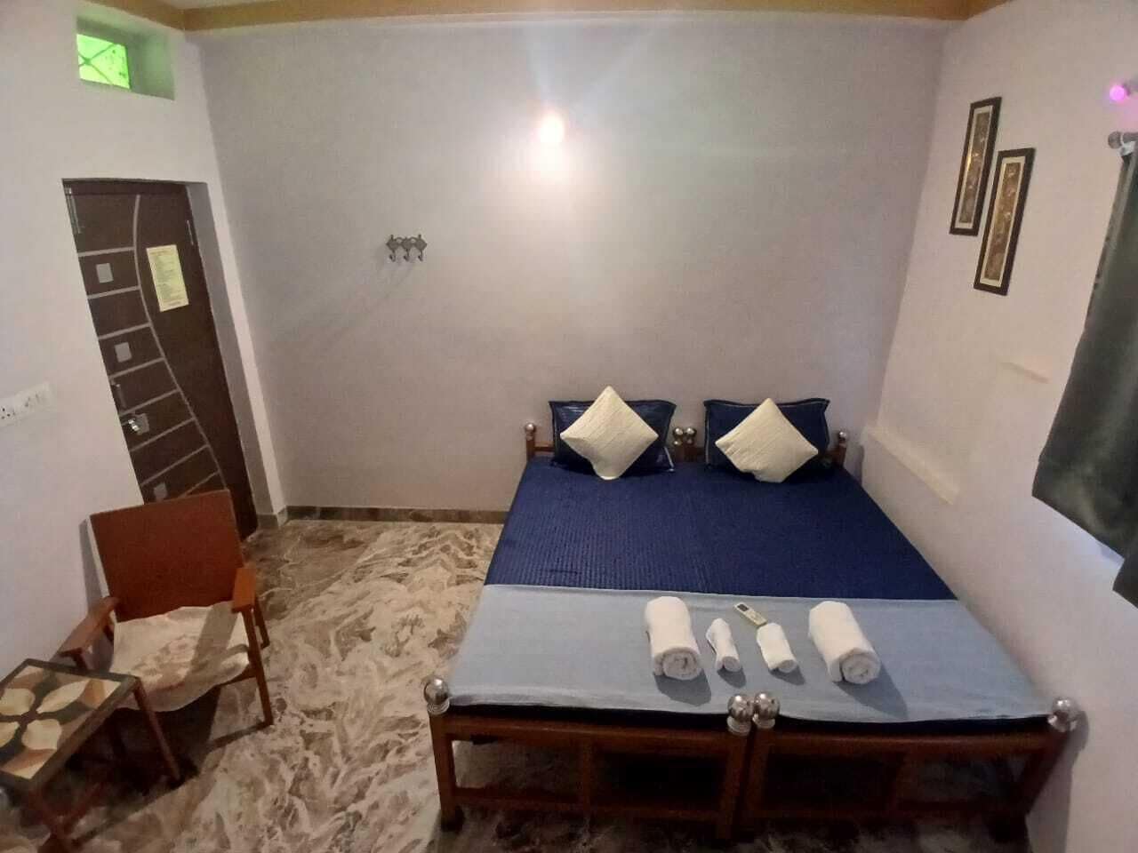 Standard Room | WiFi (free), bed sheets