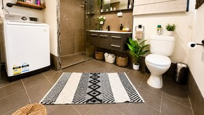 House, 2 Bedrooms, Fireplace | Bathroom