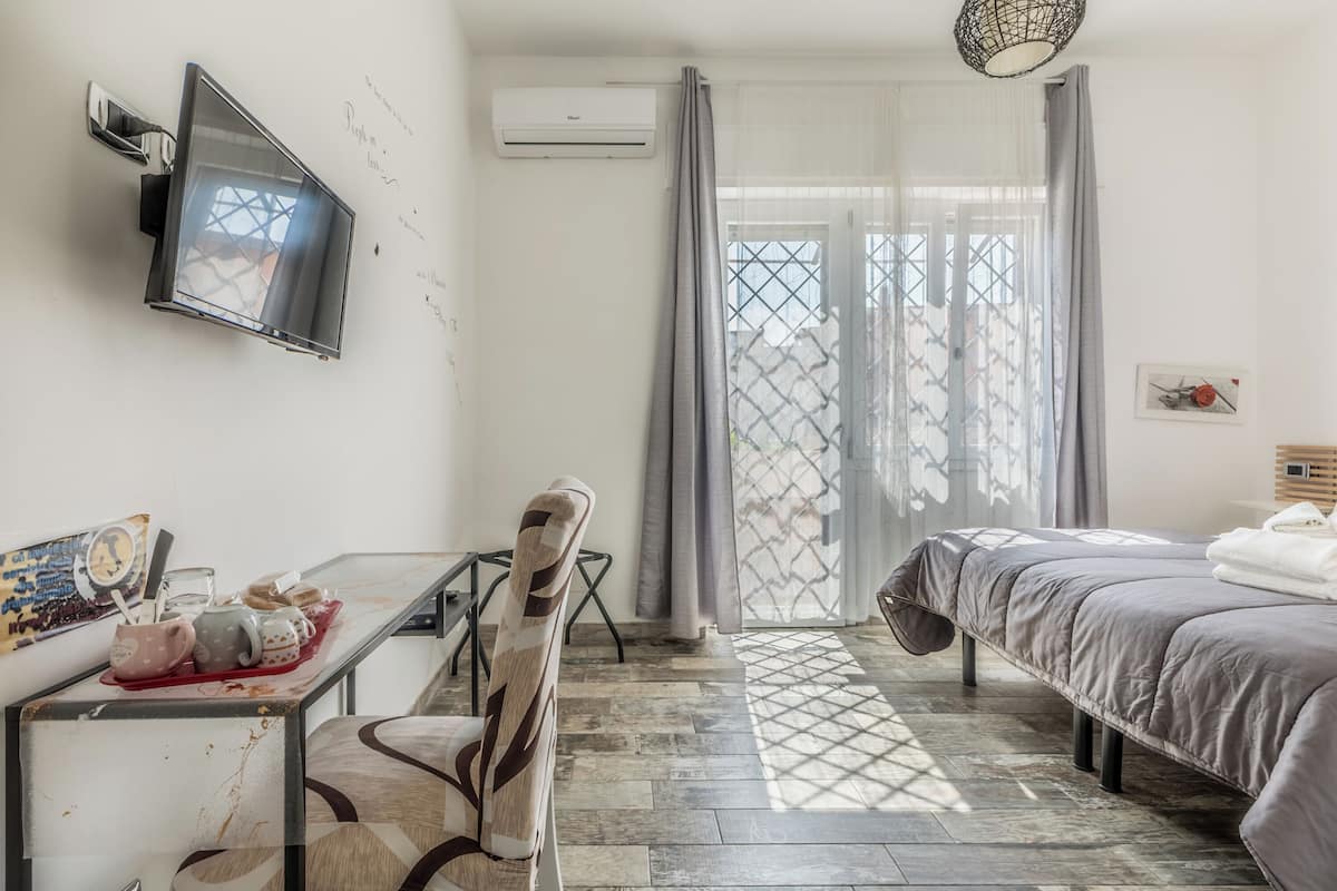 Chambre double ou avec lits jumeaux, balcon | Accès au Wi-Fi (inclus)