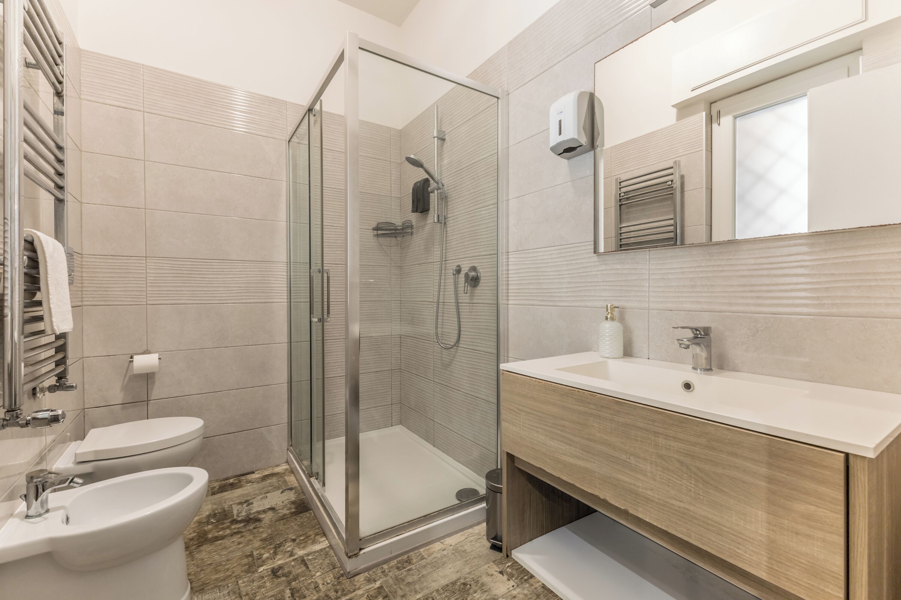 Habitació quàdruple, balcó, vistes al pati | Bany