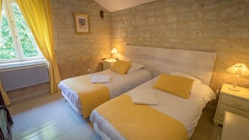 4 chambres, fer et planche à repasser, Wi-Fi, literie fournie