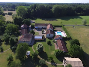 Exterior - Cottage 'Gîte L'écurie' with Shared Pool, Private Terrace and Wi-Fi (Saires)