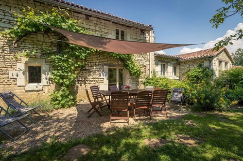 Gîte « L’écurie » avec piscine partagée, terrasse privée et Wi-Fi