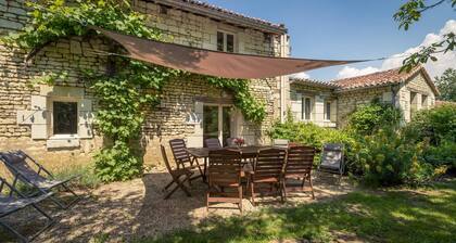 Gîte « L’écurie » avec piscine partagée, terrasse privée et Wi-Fi