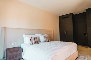 3 bedrooms, iron/ironing board, Internet, bed sheets