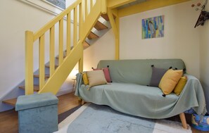 Living Room - Beautiful apartment in PONT-L'EVEQUE with WiFi (PONT-L'EVEQUE)