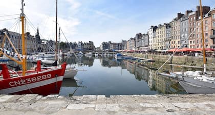 Beautiful apartment in PONT-L'EVEQUE with WiFi