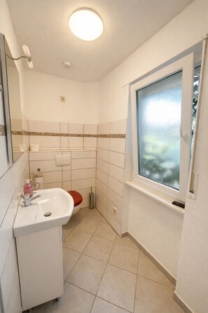 Bathroom - Vrbo Property (Bernkastel-Kues)