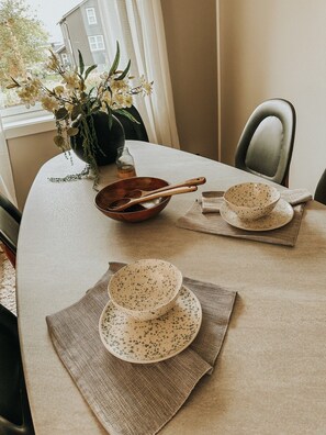 A dining table with a bowl, spoons, and a small bottle. - Exclusive South Tromsøya home peaceful & central (Tromsø)