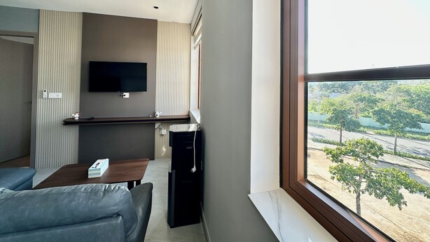 Familienapartment, 2 Schlafzimmer, Küche, Stadtblick | Wohnbereich