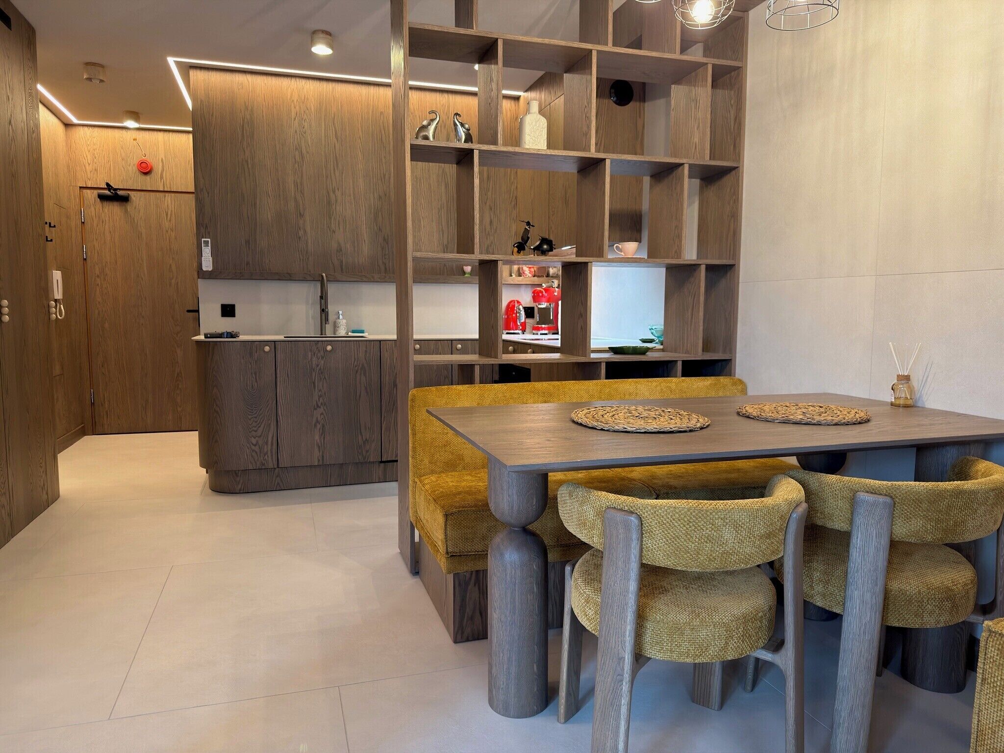 Premium Studio Suite, Balcony | Dining