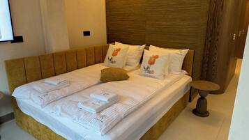Suite estudio Premium, balcón | Cortinas opacas, tabla de planchar con plancha, wifi gratis