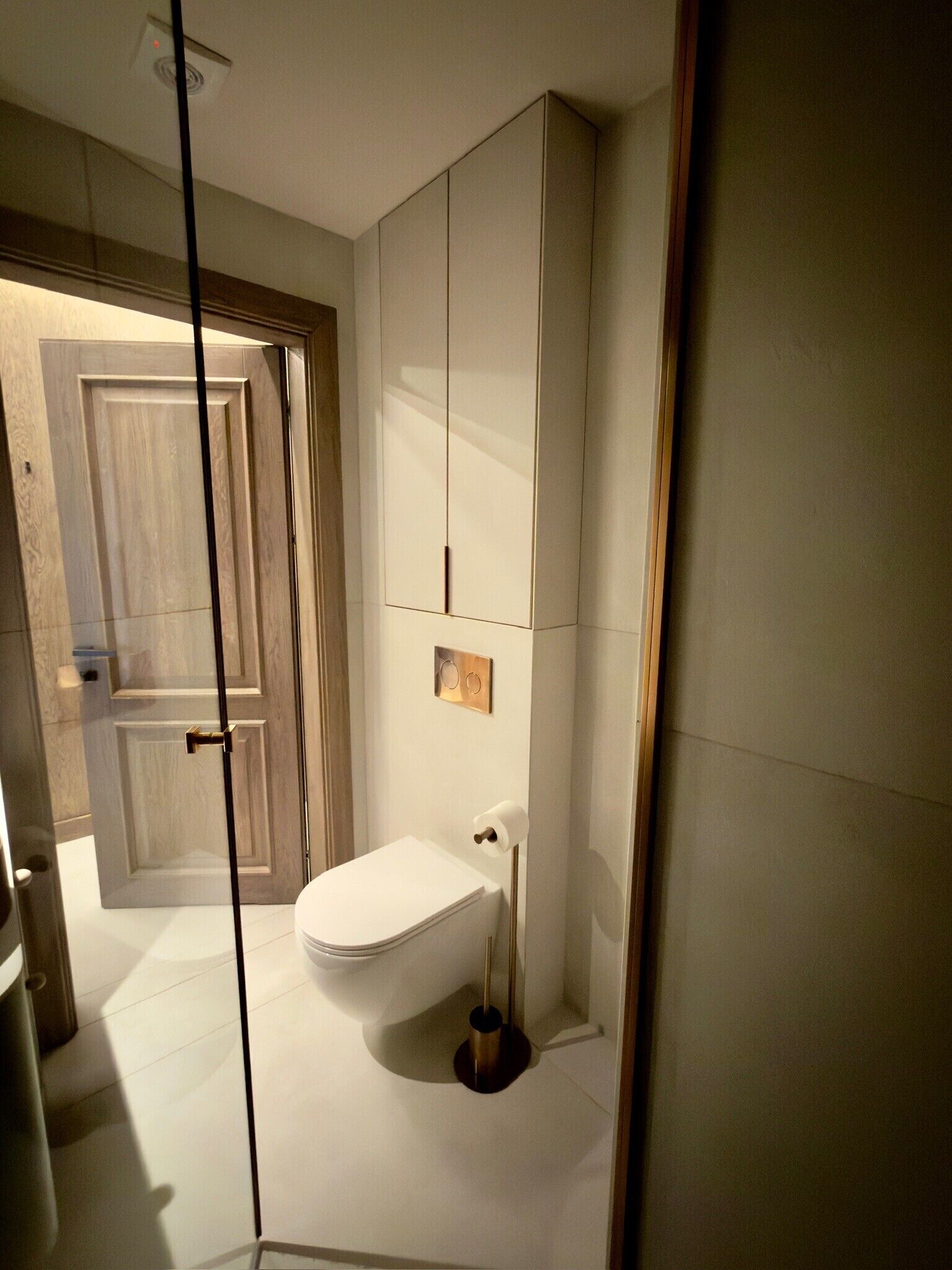 Suite estudio Premium, balcón | Baño | Zapatillas