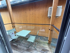 Suite studio Prestige, balcon | Restauration en plein air