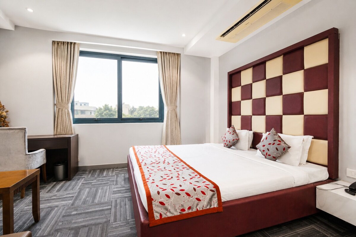 Executive Suite with Living Area