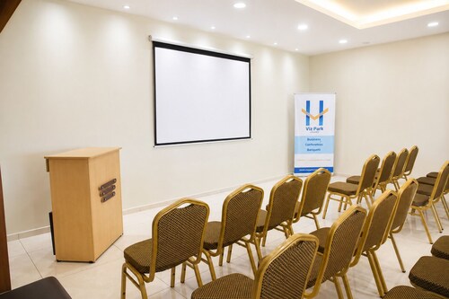Viz Park Hotel-Business Hotel GIDC Anand