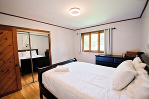Room - Panoramic Views, Sunrise/Sunset, EV Charger Kayaks (Magnetawan)
