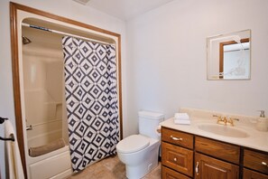 Bathroom - Panoramic Views, Sunrise/Sunset, EV Charger Kayaks (Magnetawan)