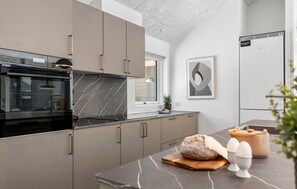 Coffee/tea maker, fridge, microwave, dishwasher - Lovely home in Hasle with sauna (Hasle)