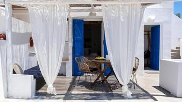 Deluxe Double or Twin Room, Patio, City View | Outdoor dining