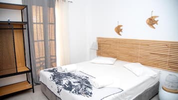 Deluxe-Doppelzimmer, Balkon, eingeschränkter Meerblick | Bügeleisen/Bügelbrett, kostenloses WLAN
