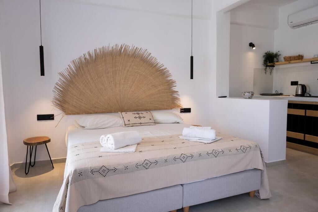 Deluxe Double or Twin Room, Patio, City View | Iron/ironing board (on request), WiFi (free)