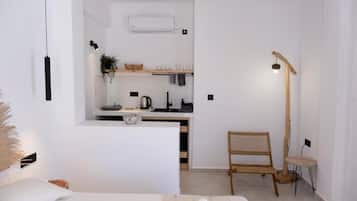 Deluxe Double or Twin Room, Patio, City View | Iron/ironing board (on request), free WiFi