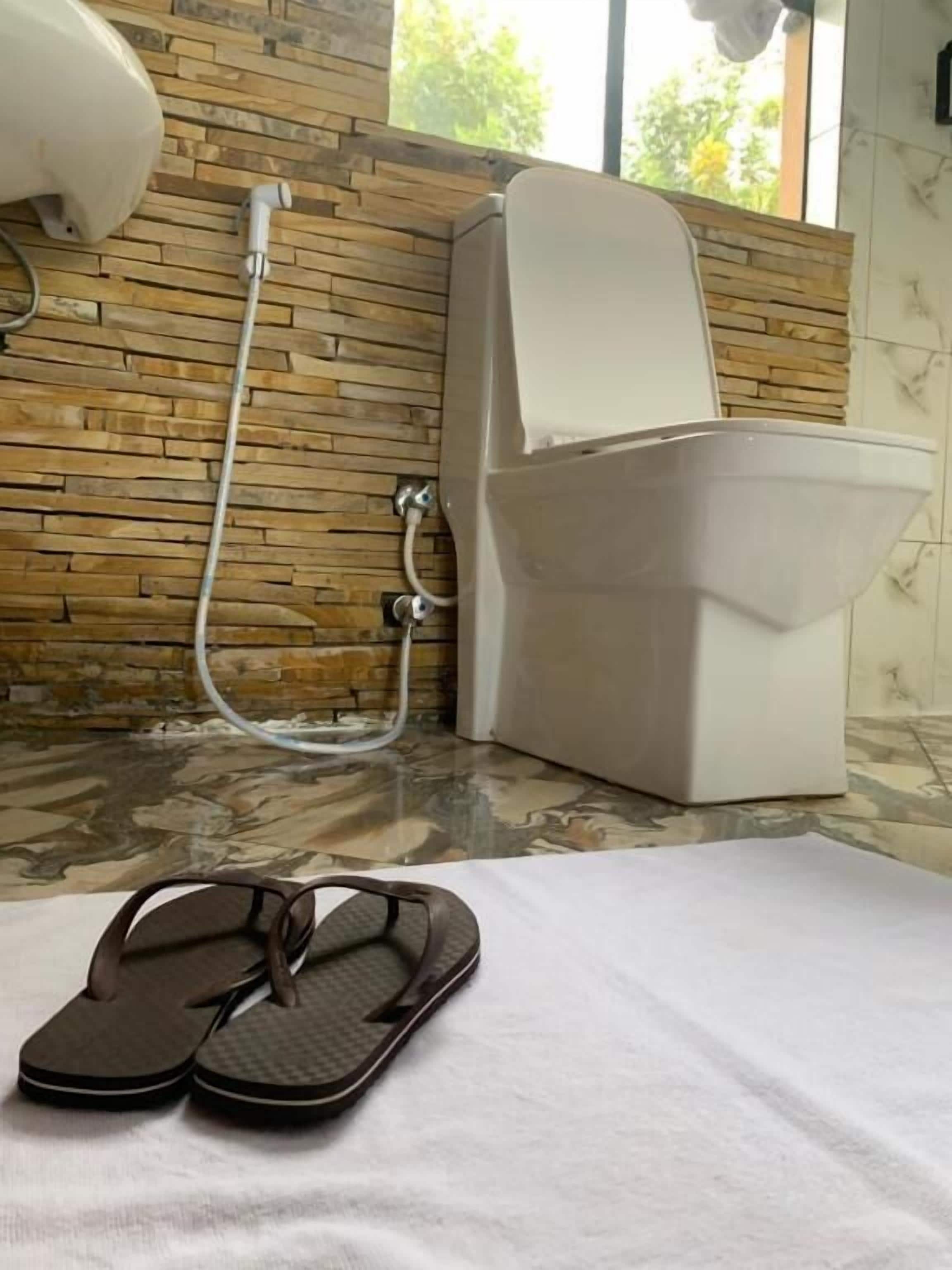 Apartamento, balcón, vistas al jardín | Baño | Zapatillas