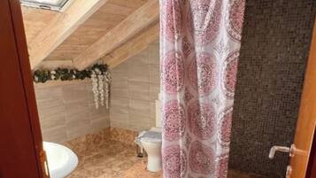 Apartamento, 2 habitaciones, vistas a la colina | Baño