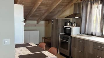Appartement, 2 chambres, vue sur la colline | Cuisine privée