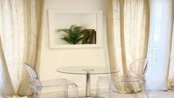 Deluxe Apartment | Living area