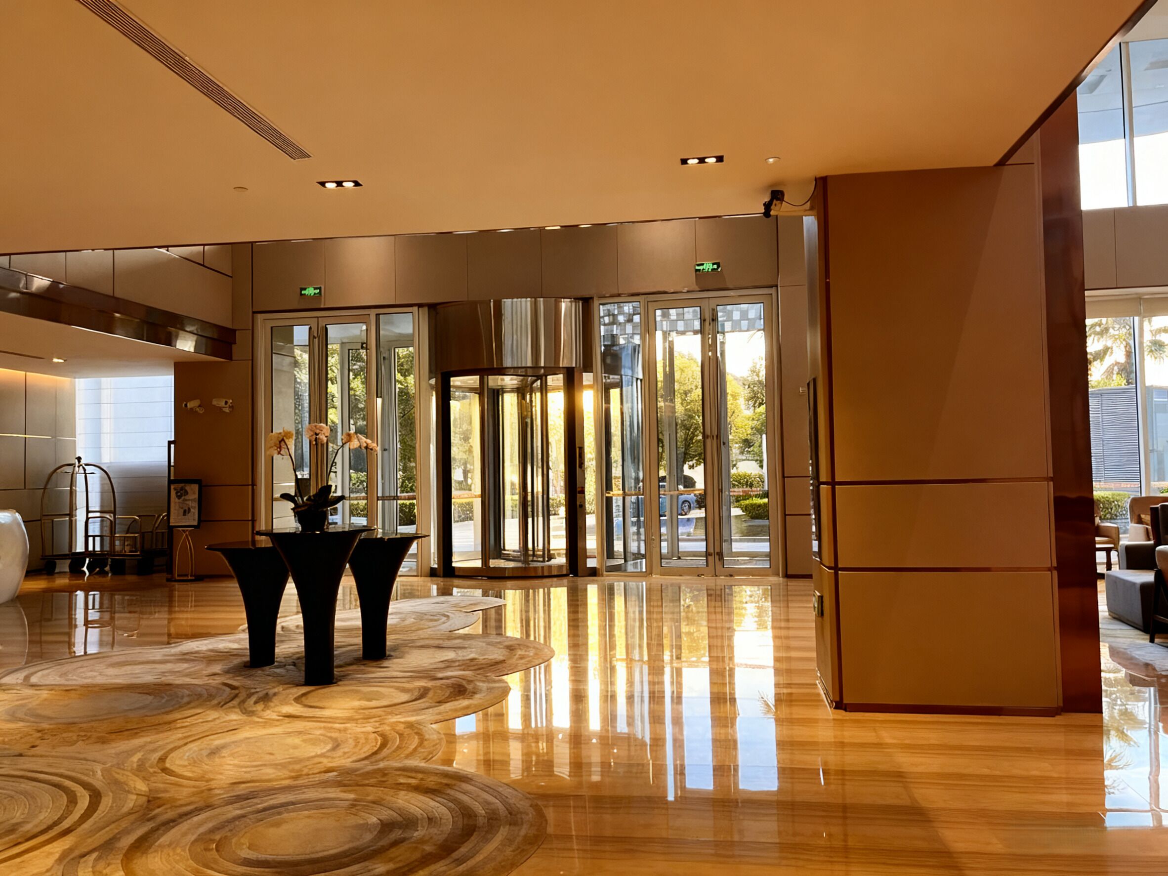 Classic Studio, Multiple Beds, Non Smoking, Kitchenette | Lobby