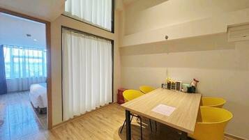 Comfort Apartment, 2 Bedrooms, Non Smoking, Kitchenette | Dining