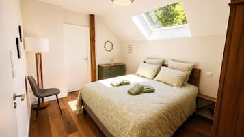 4 habitaciones, tabla de planchar con plancha, wifi y ropa de cama