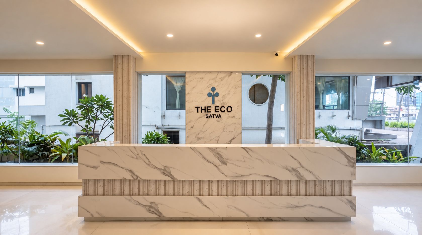 Una recepción con encimera de mármol y un logotipo que dice 'THE ECO SATVA'.