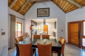 Dining - Kruger 268 - Luxury Self-Catering  (Hazyview)
