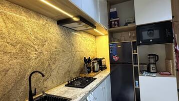 Deluxe Apartment, Balcony, City View | Private kitchen