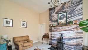 Unclassified image, 2 of 30, button - Peaceful 6-bedroom house for family and group in charming Berwick-upon-Tweed (Berwick-upon-Tweed)