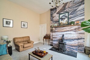 Living area - Peaceful 6-bedroom house for family and group in charming Berwick-upon-Tweed (Berwick-upon-Tweed)