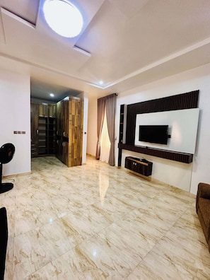 Economy Room, Balcony, City View | Interior