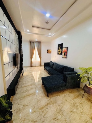 Economy Room, Balcony, City View | Ruang tamu