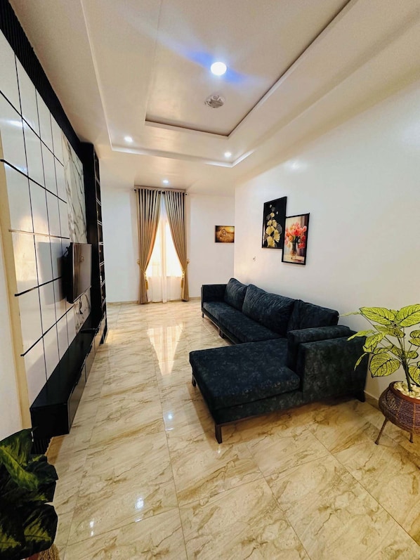 Economy Room, Balcony, City View | Living area