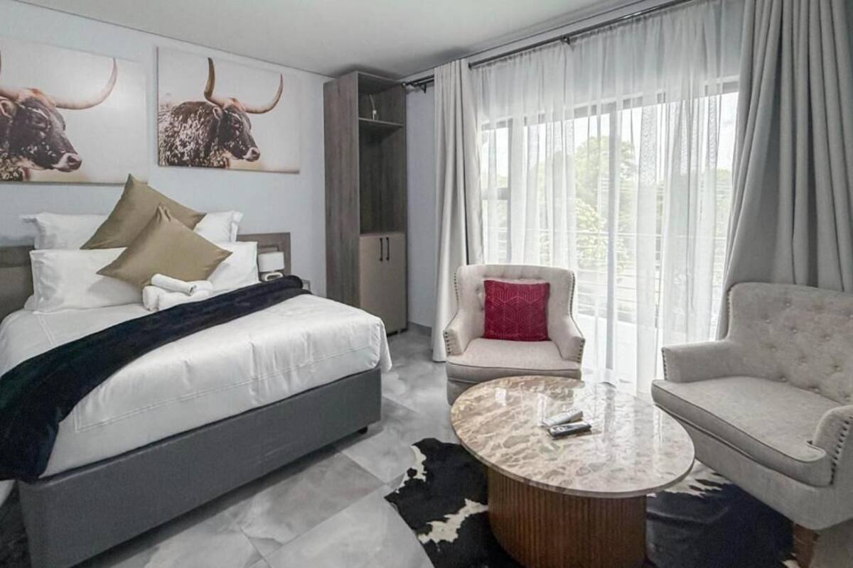 Habitación doble ejecutiva, balcón | Escritorio, tabla de planchar con plancha y wifi gratis