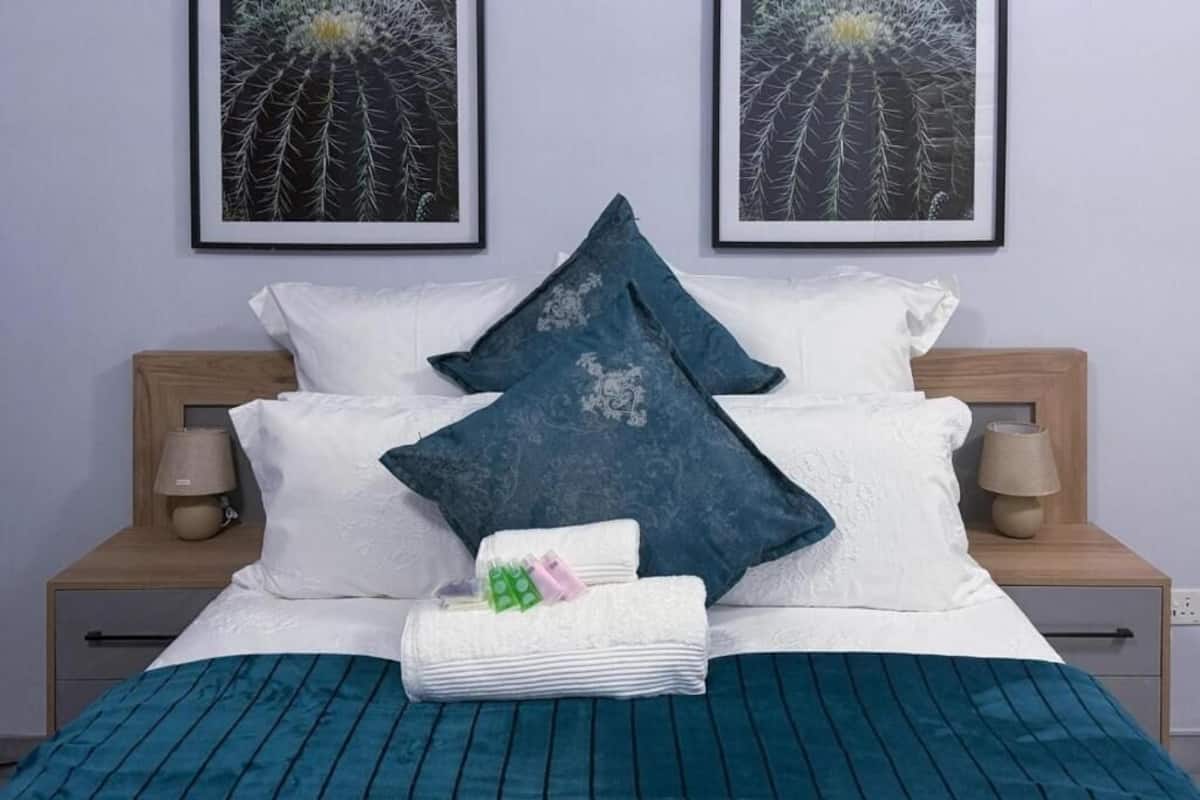 Habitación doble estándar, balcón | Escritorio, tabla de planchar con plancha y wifi gratis