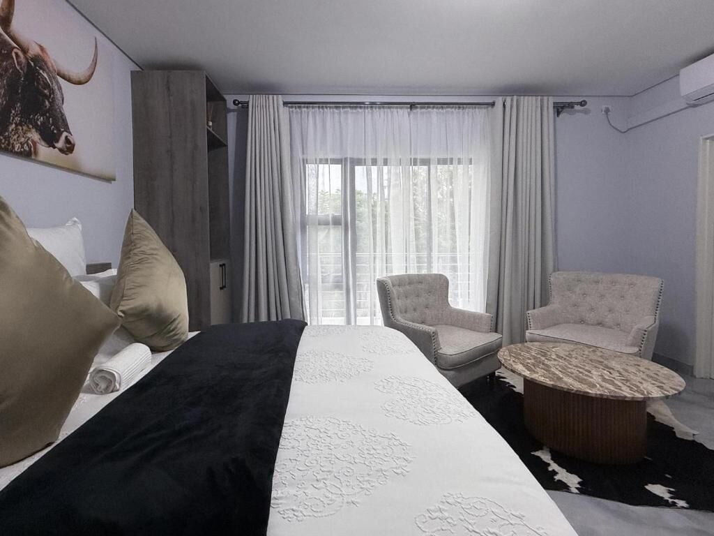 Executive Double Room, Balcony | Desk, iron/ironing board (on request), WiFi (free)
