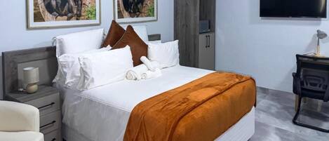 Deluxe Double Room, Balcony, Garden View | Desk, iron/ironing board (on request), WiFi (free)