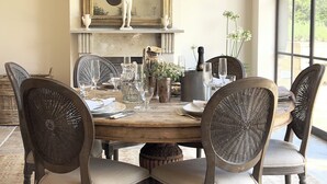 Dining - Stunning Luxury Barn Conversion in Surrey. (Ripley)